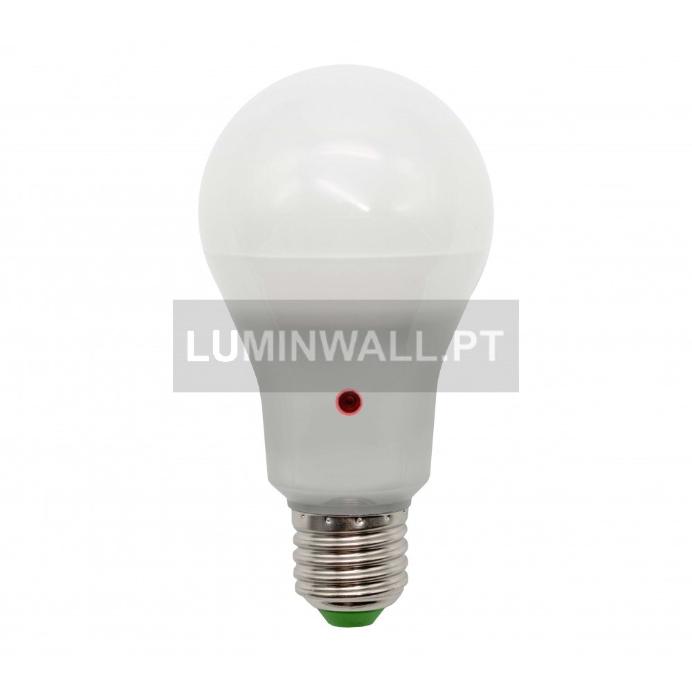 Lâmpada LED A65 12W E27 com Sensor Crepuscular 3000K