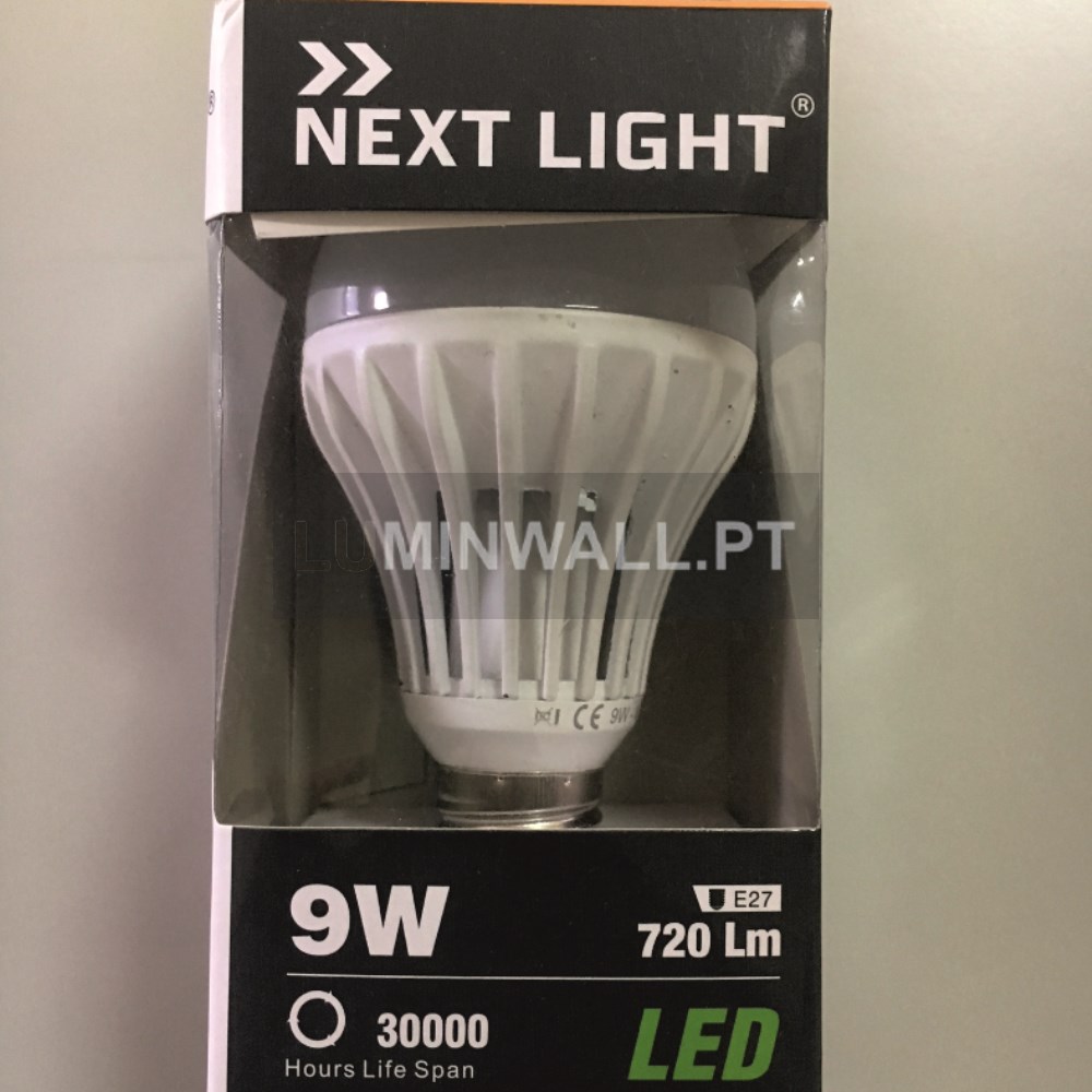 Lâmpada LED Standard E27 9W 2700K